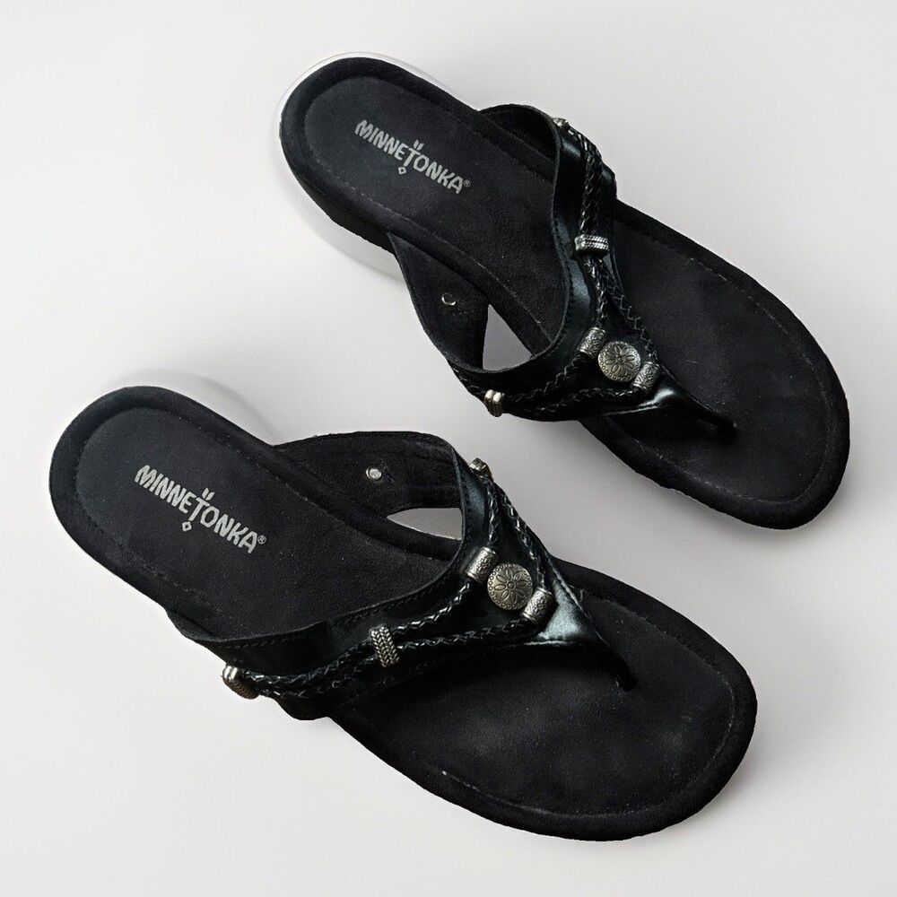 Minnetonka Women’s Black Thong Sandals, Slip-On with Medallion Accent Size 10